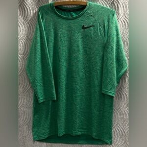 Nike Men's Heathered Green Athletic Tee with Swoosh
